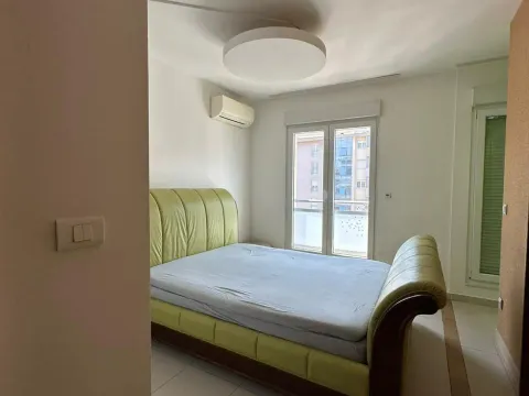 Izdavanje, jednosoban stan, 60m², City Kvart, Podgorica - image 8