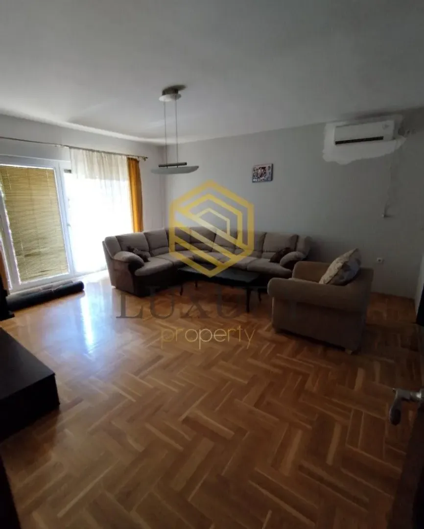 Izdavanje, trosoban stan, 130m², Tološi, Podgorica