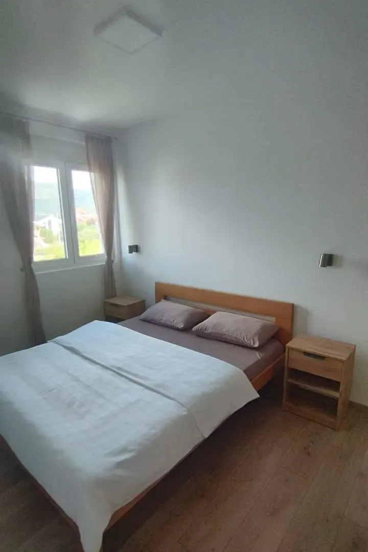 Izdavanje, trosoban stan, 100m², Zagorič, Podgorica