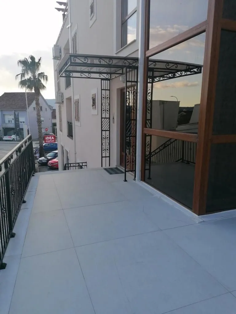 Prodaja, trosoban stan, 69m², Tivat, Crna Gora