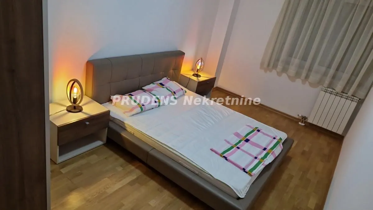 Izdavanje, trosoban stan, 89m², Neimar, Vračar Sve Podlokacije