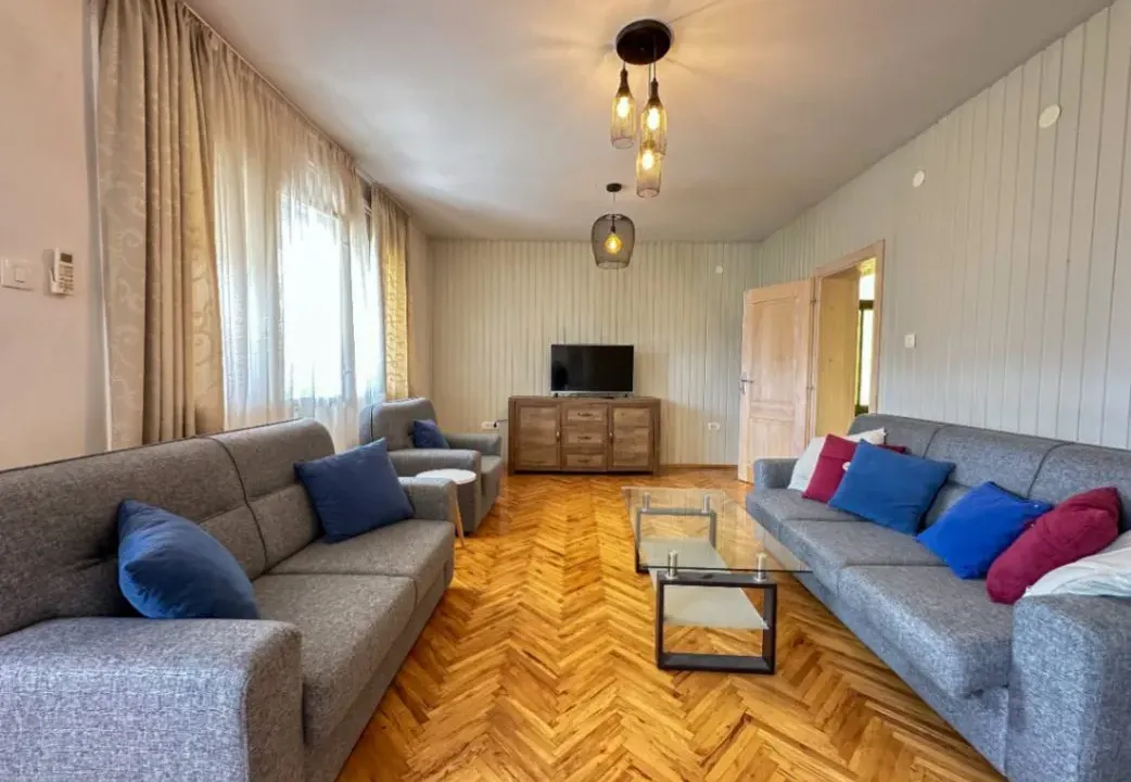 Izdavanje, dvosoban stan, 106m², Stari Aerodrom, Podgorica