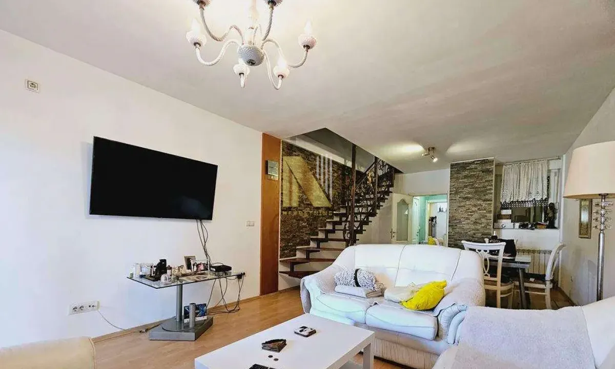 Prodaja, kuća, 180m², Lipov gaj, Novi Sad Sve Podlokacije