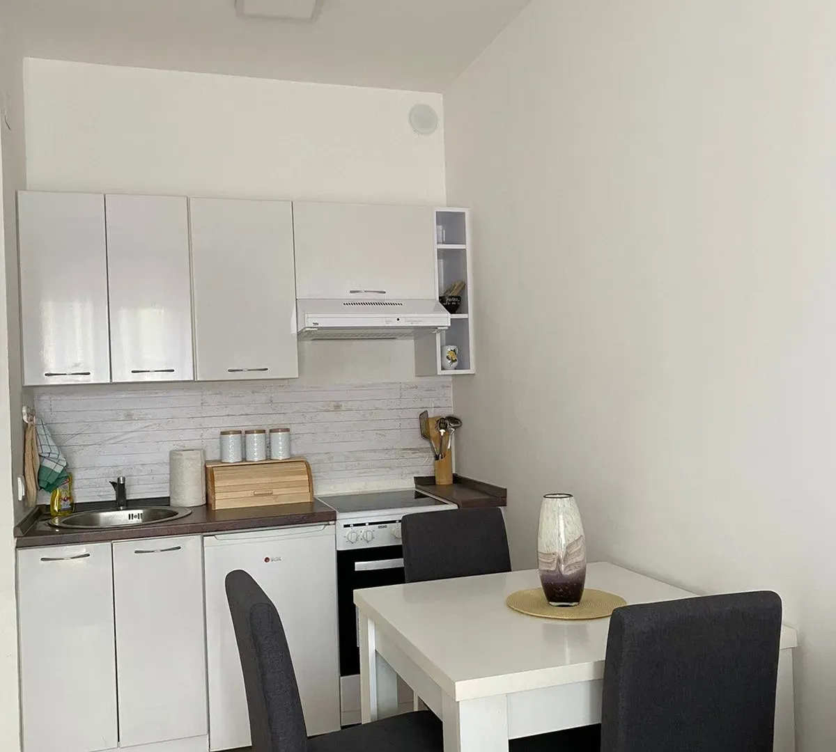 Rent, studio apartment, 26m², Lazi, Budva