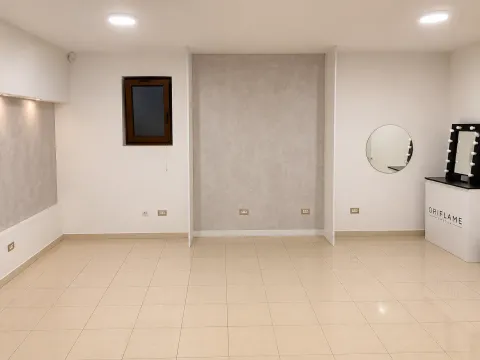 Izdavanje, poslovni prostor, 80m², Kod Capital Plaze, Podgorica - image 9