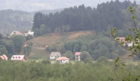 Pogled na okolnu prirodu i naselje. - image 6