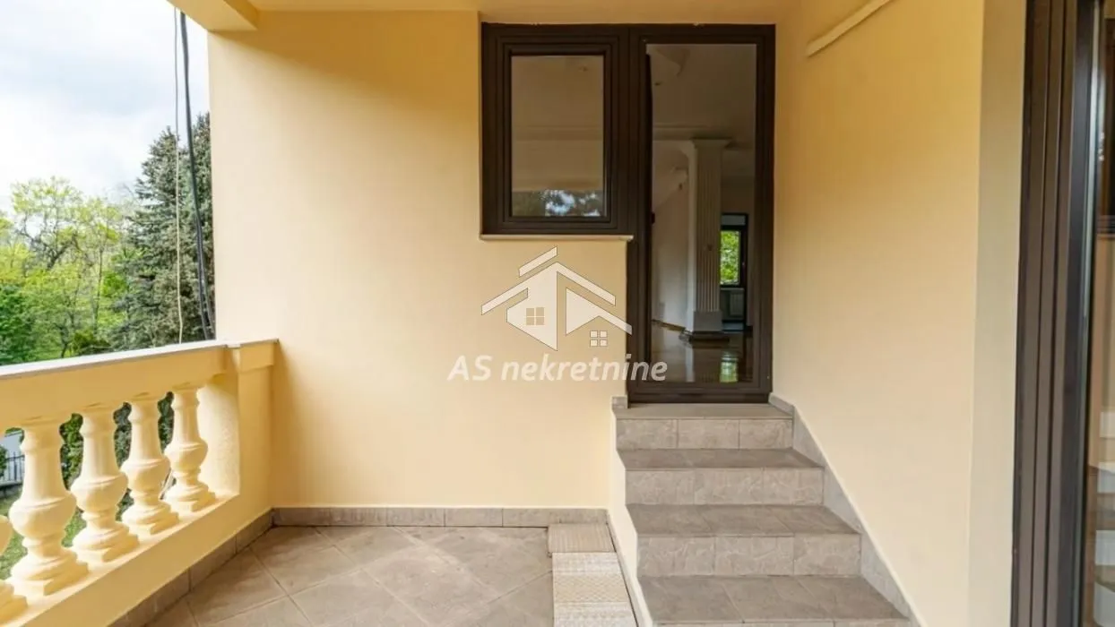 Izdavanje, stan, 210m², Savski Venac, Beograd