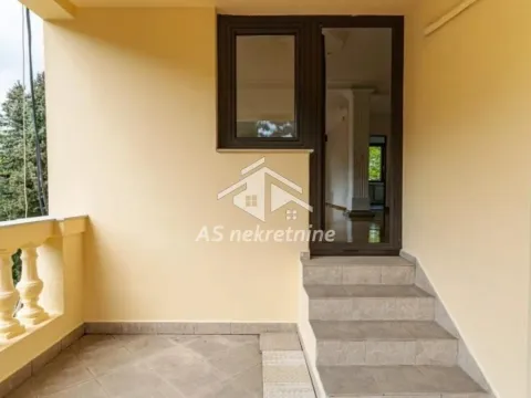 Izdavanje, stan, 210m², Savski Venac, Beograd - image 32