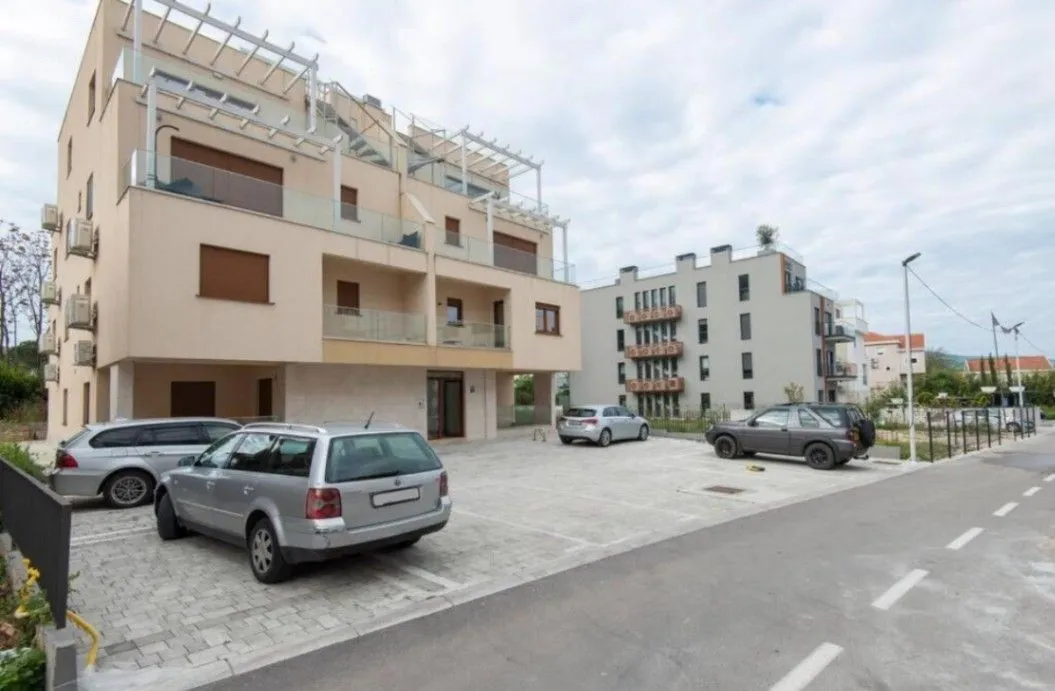 Izdavanje, jednosoban stan, 51m², Donja Lastva, Tivat