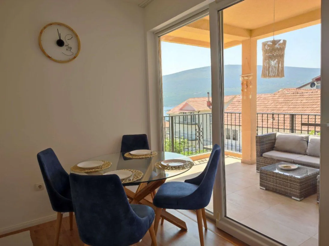 Izdavanje, jednosoban stan, 46m², Baošići, Herceg Novi