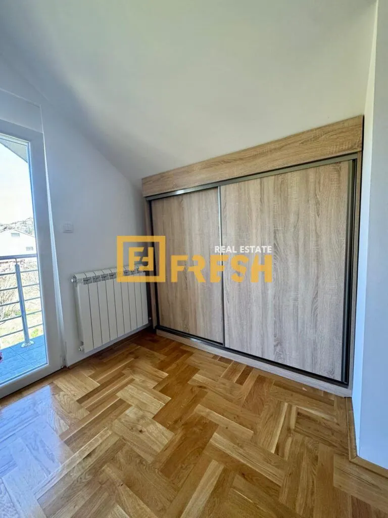 Izdavanje, dvosoban stan, 79m², Cetinje, Crna Gora