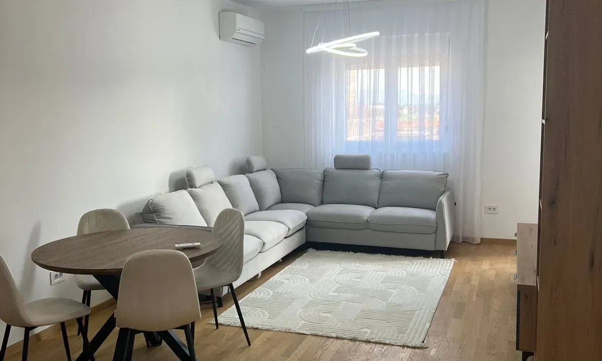 Izdavanje, jednosoban stan, 47m², Stari Aerodrom, Podgorica