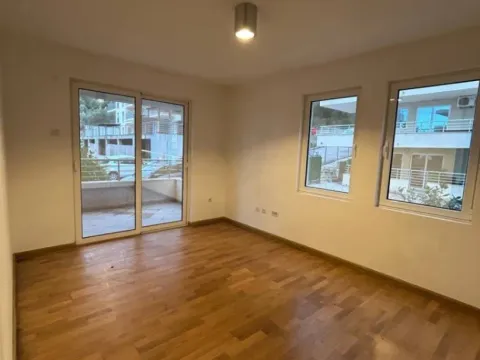 Sale, two bedroom apartment, 105m², Petrovac, Budva - image 2