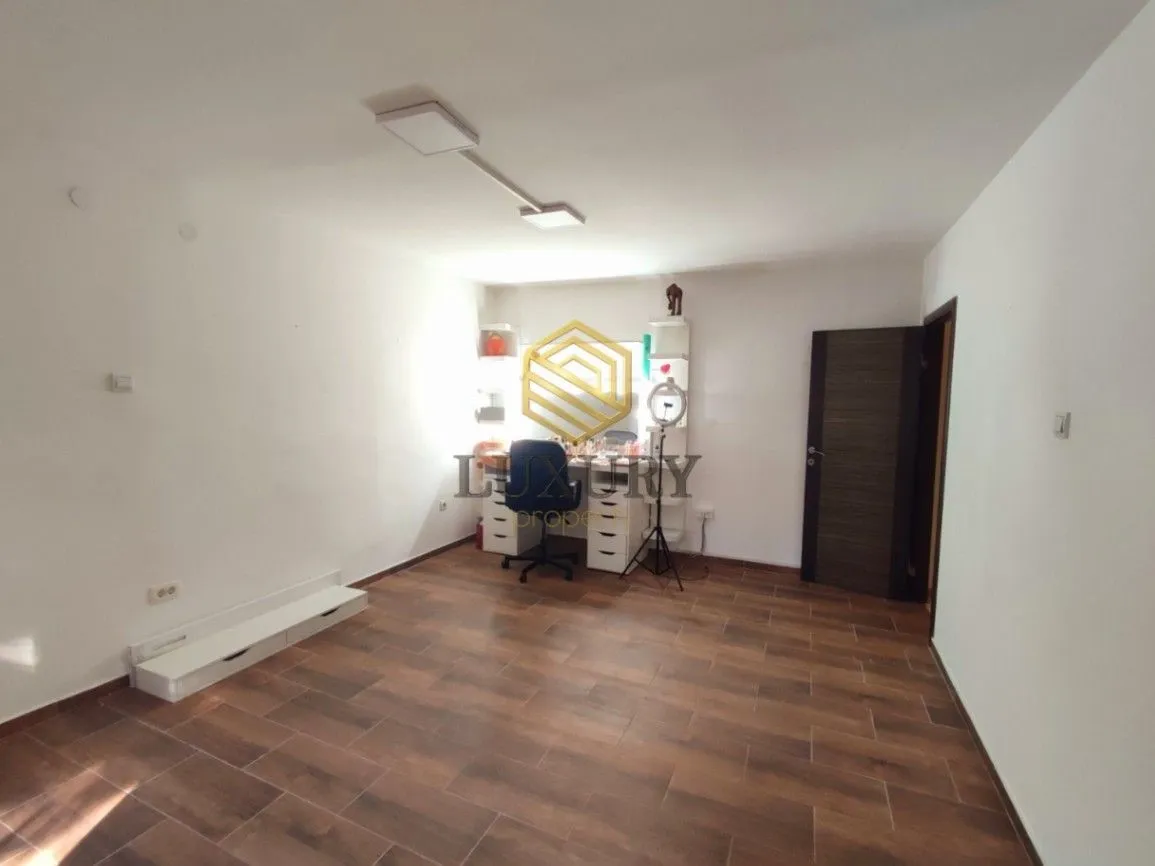Rent, office space, 80m², Blok 5, Podgorica