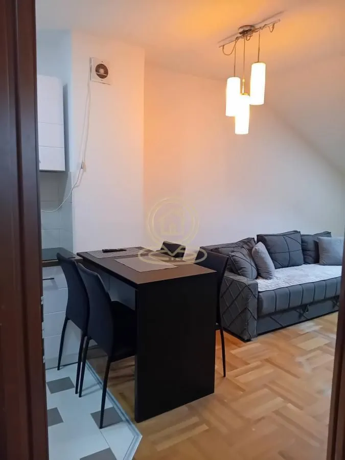 Prodaja, jednosoban stan, 42m², Pantelej, Niš