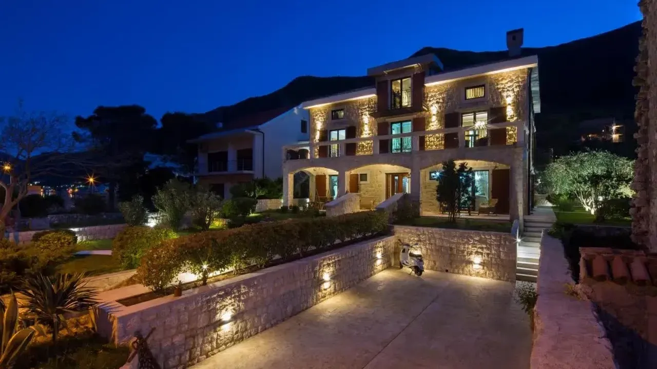 Prodaja, kuća, 497m², Kotor, Crna Gora