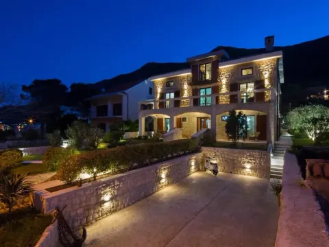 Prodaja, kuća, 497m², Kotor, Crna Gora