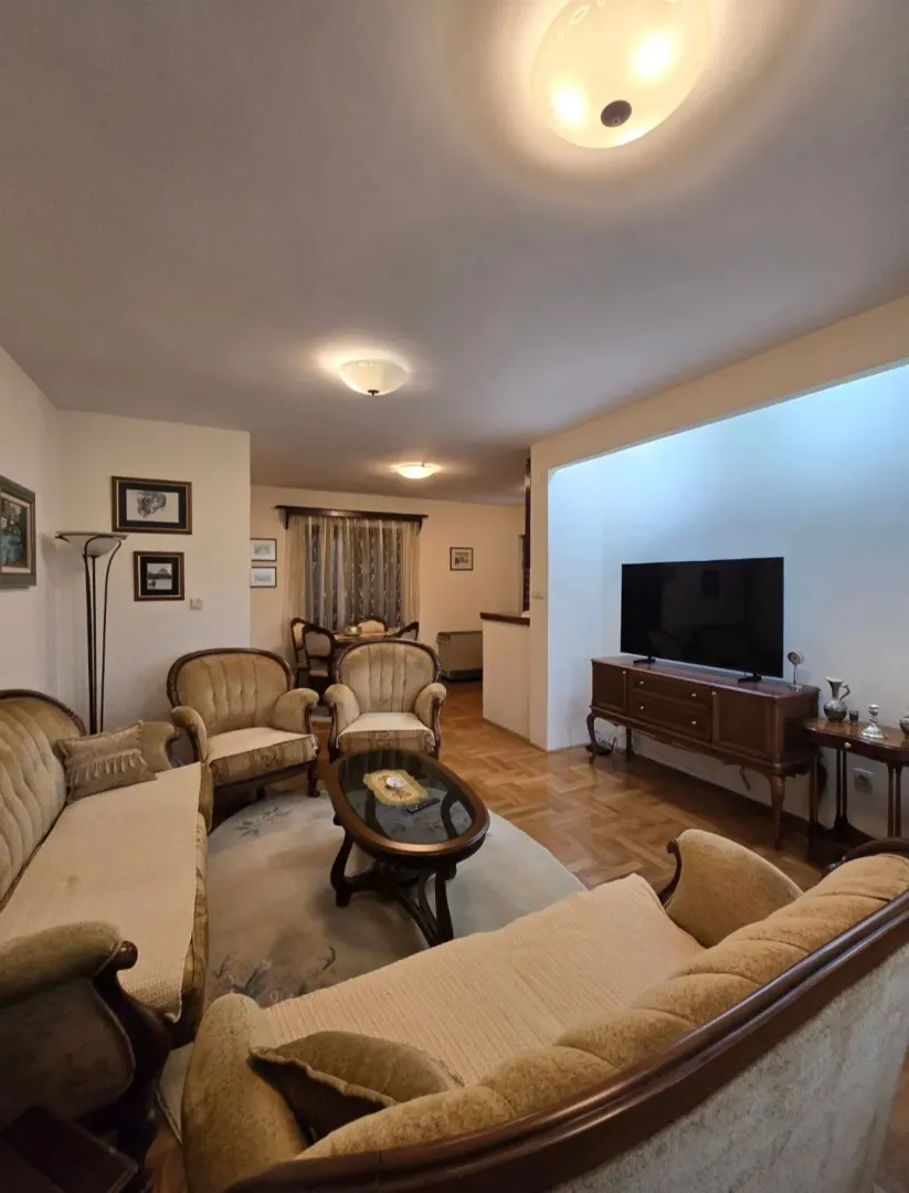 Izdavanje, jednosoban stan, 65m², Tološi, Podgorica