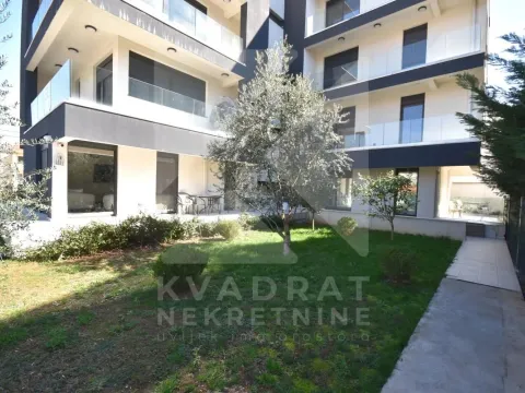 Rent, three bedroom apartment, 130m², Dalmatinska ulica, Podgorica - image 24