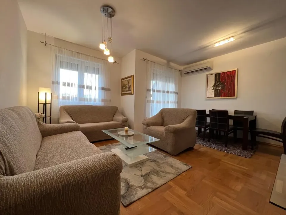 Izdavanje, jednosoban stan, 50m², Stari Aerodrom, Podgorica