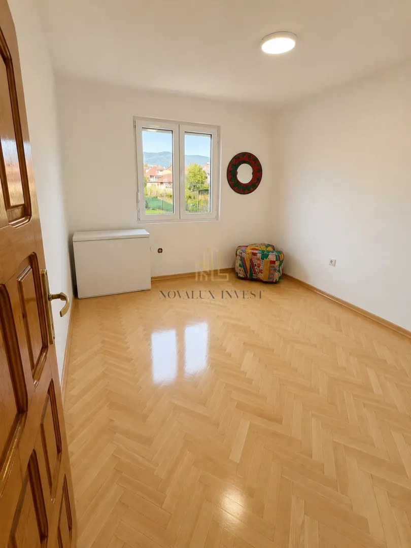 Rent, house, 350m², Zlatica, Podgorica