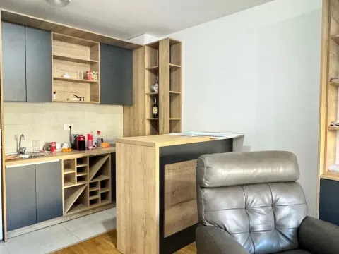 Prodaja, jednosoban stan, 45m², Stari Aerodrom, Podgorica - image 3