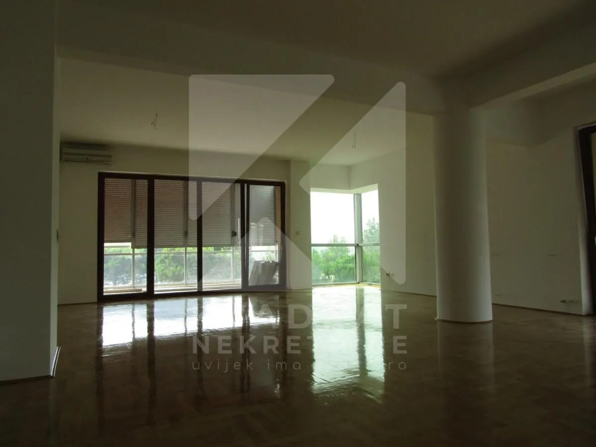 Prodaja, trosoban stan, 138m², Kruševac, Podgorica