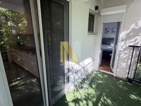 Izdavanje, četvorosoban stan, 100m², Stari grad, Novi Sad - image 13