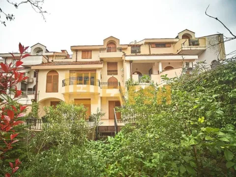 Rent, house, 100m², Gorica C, Podgorica - image 1