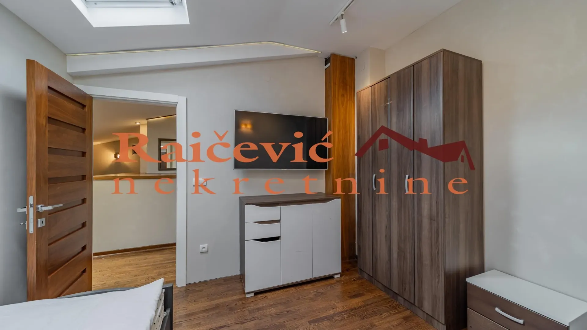 Rent, three bedroom apartment, 120m², Kalenić Pijaca, Vračar Sve Podlokacije