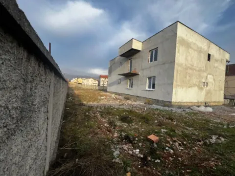 Prodaja, kuća, 380m², Karaburško Polje, Podgorica - image 2