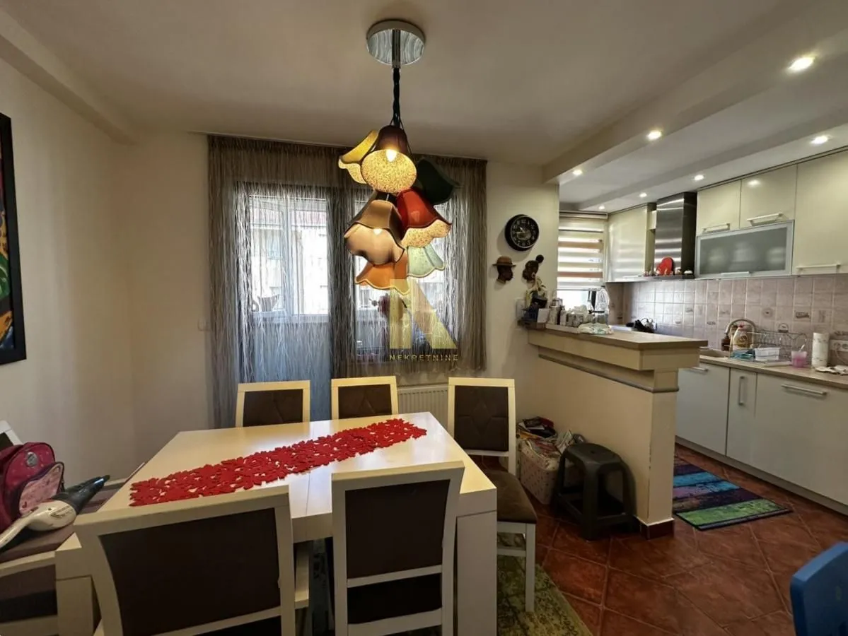Prodaja, četvorosoban stan, 116m², Grbavica, Novi Sad Sve Podlokacije