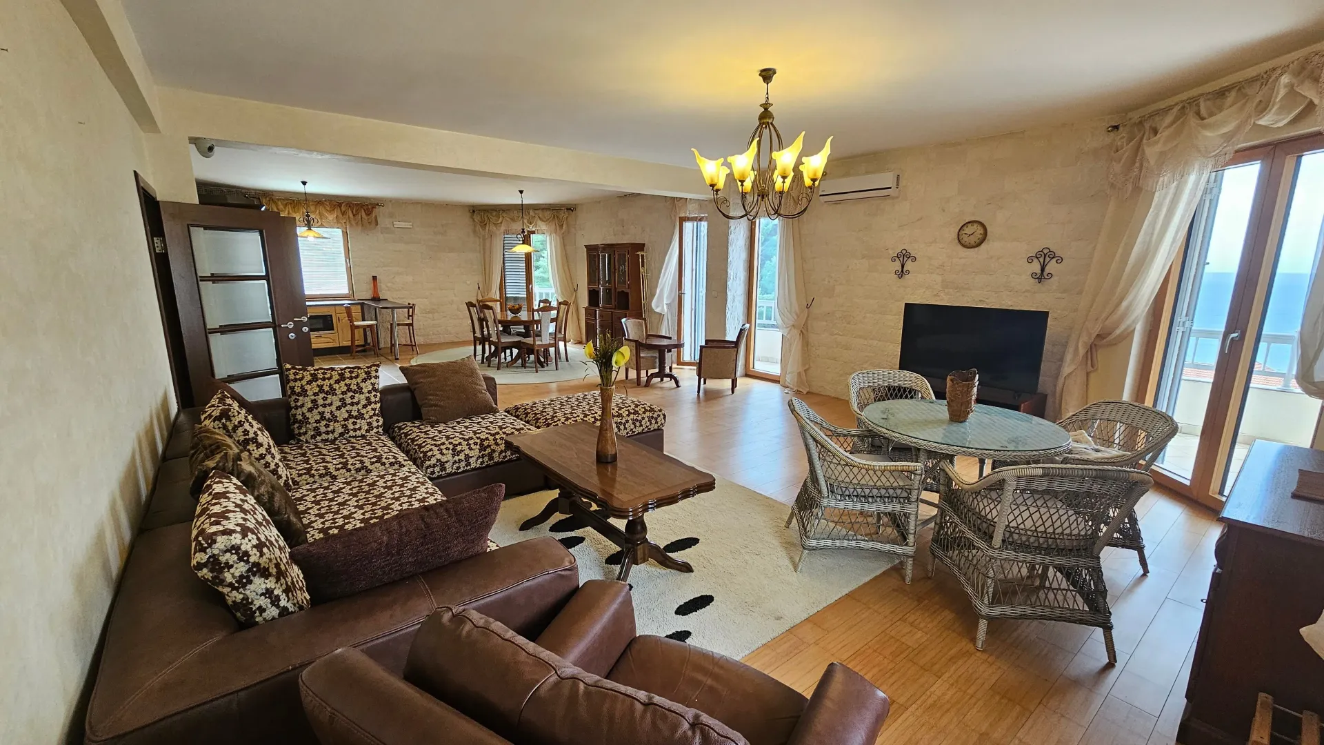 Sale, three bedroom apartment, 146m², Sveti Stefan, Budva