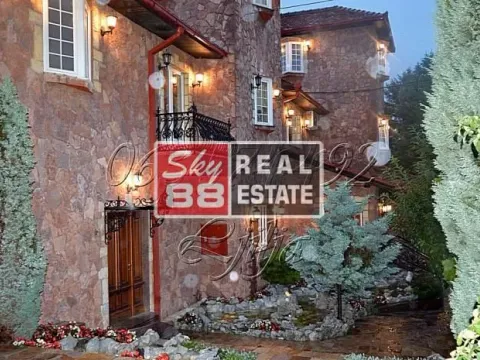 Prodaja, kuća, 309m², Savski Venac, Beograd - image 1