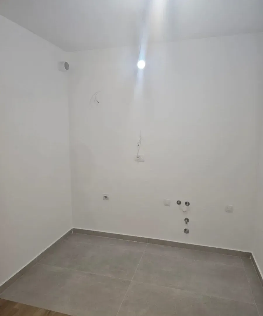 Izdavanje, jednosoban stan, 40m², Tološi, Podgorica