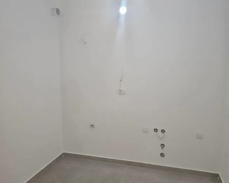 Izdavanje, jednosoban stan, 40m², Tološi, Podgorica