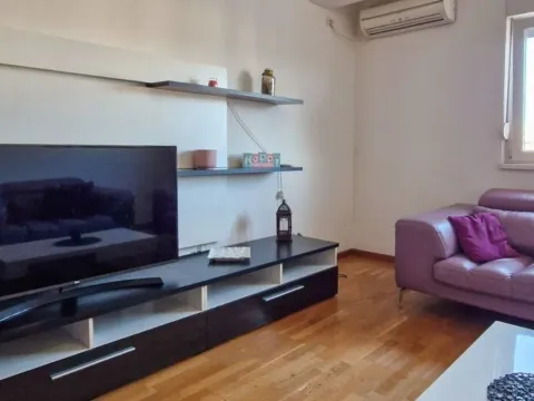 Izdavanje, dvosoban stan, 54m², City Kvart, Podgorica - image 3