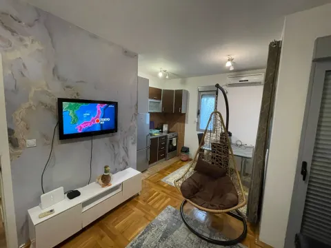 Prodaja, jednosoban stan, 39m², Stari Aerodrom, Podgorica - image 10