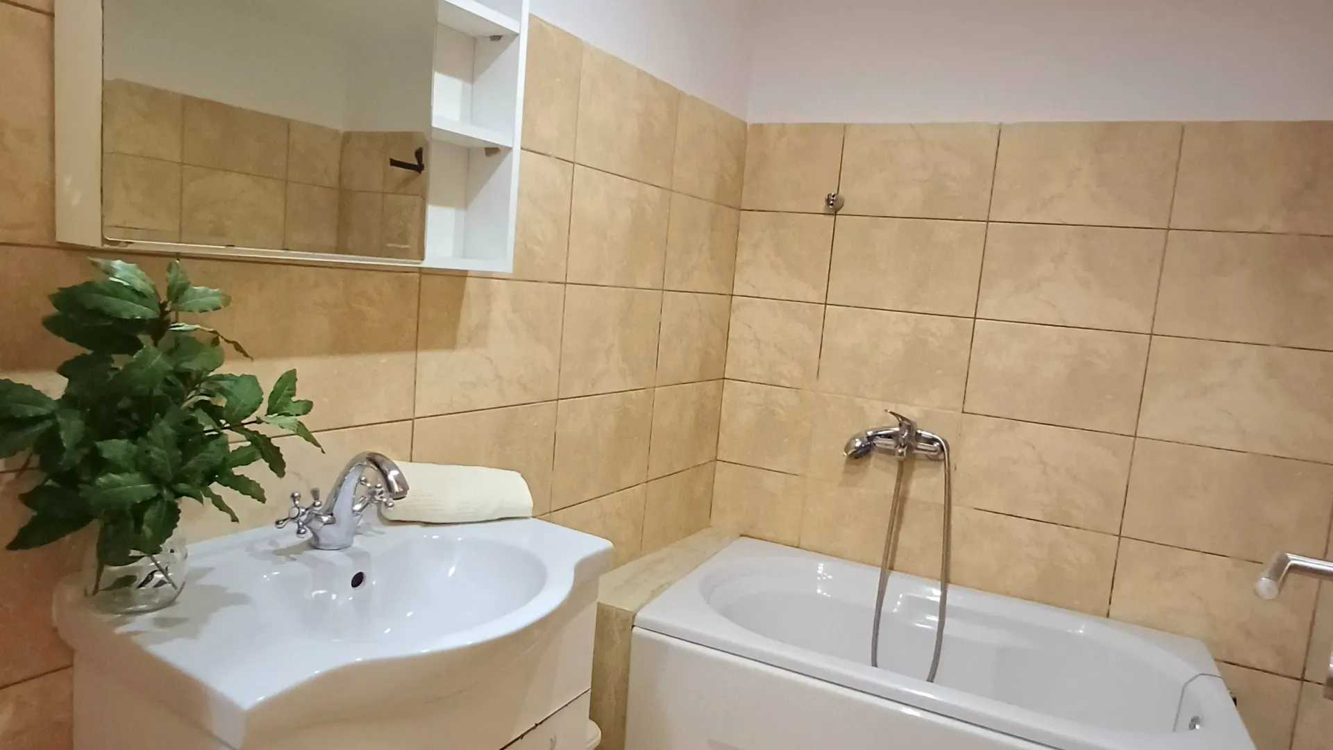 Izdavanje, jednosoban stan, 55m², Lepetani, Tivat