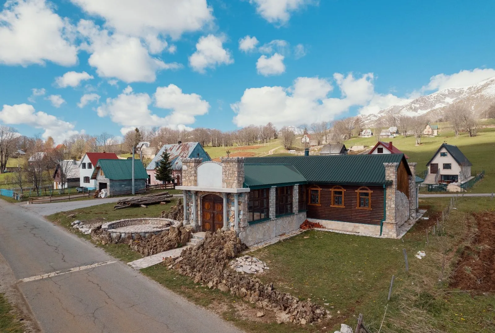 Sale, office space, 300m², Žabljak, Crna Gora