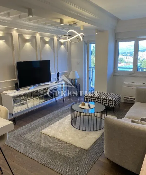 Izdavanje, jednosoban stan, 60m², Pobrežje, Podgorica