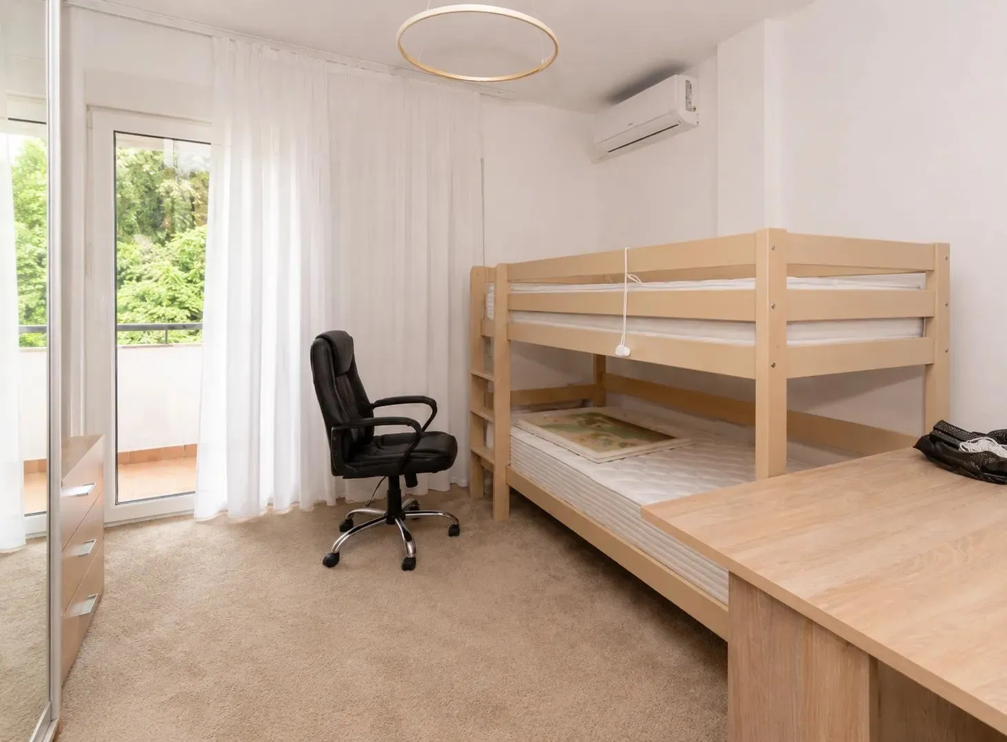 Rent, three bedroom apartment, 200m², Gorica C, Podgorica