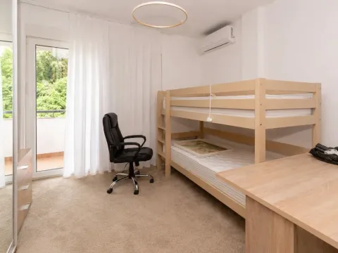 Rent, three bedroom apartment, 200m², Gorica C, Podgorica - image 13