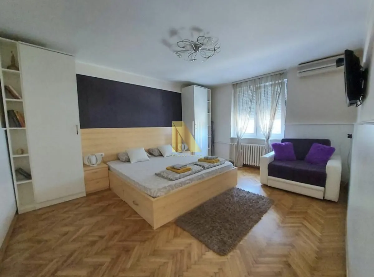 Izdavanje, dvosoban stan, 43m², Centar, Novi Sad