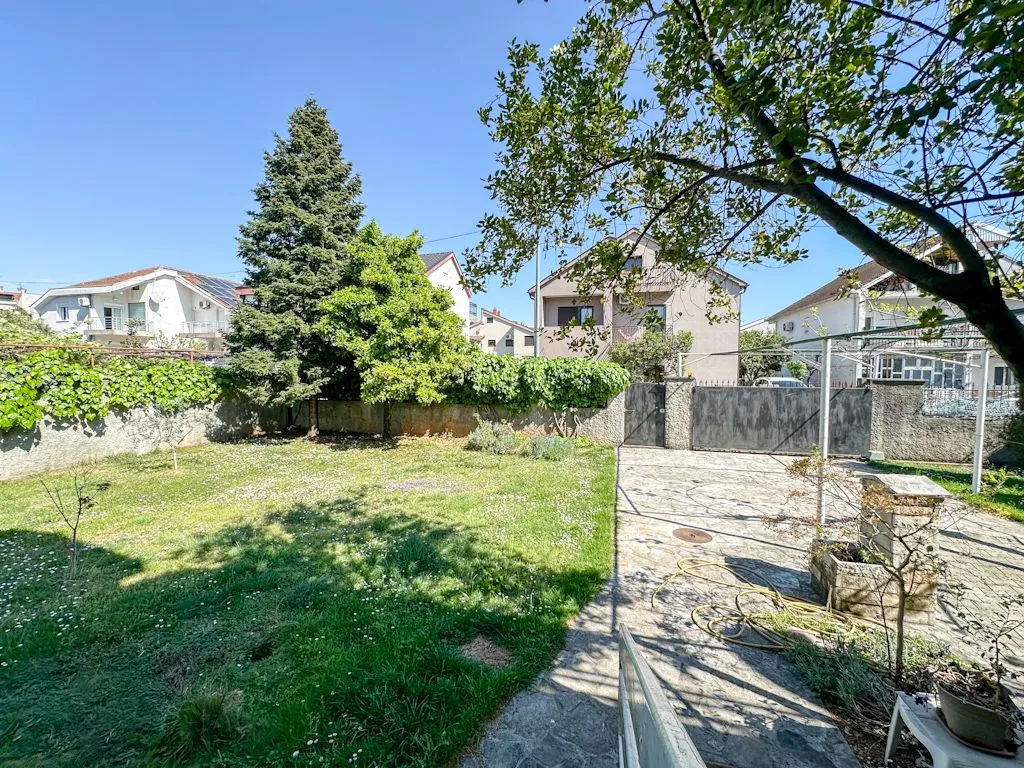 Rent, house, 210m², Stari Aerodrom, Podgorica