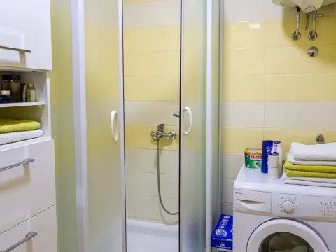 Izdavanje, jednosoban stan, 53m², Pobrežje, Podgorica - image 4