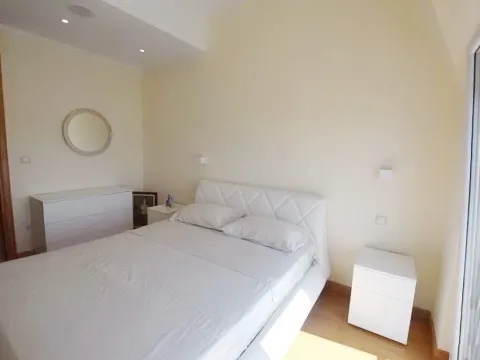 Izdavanje, trosoban stan, 106m², Tivat, Crna Gora - image 5