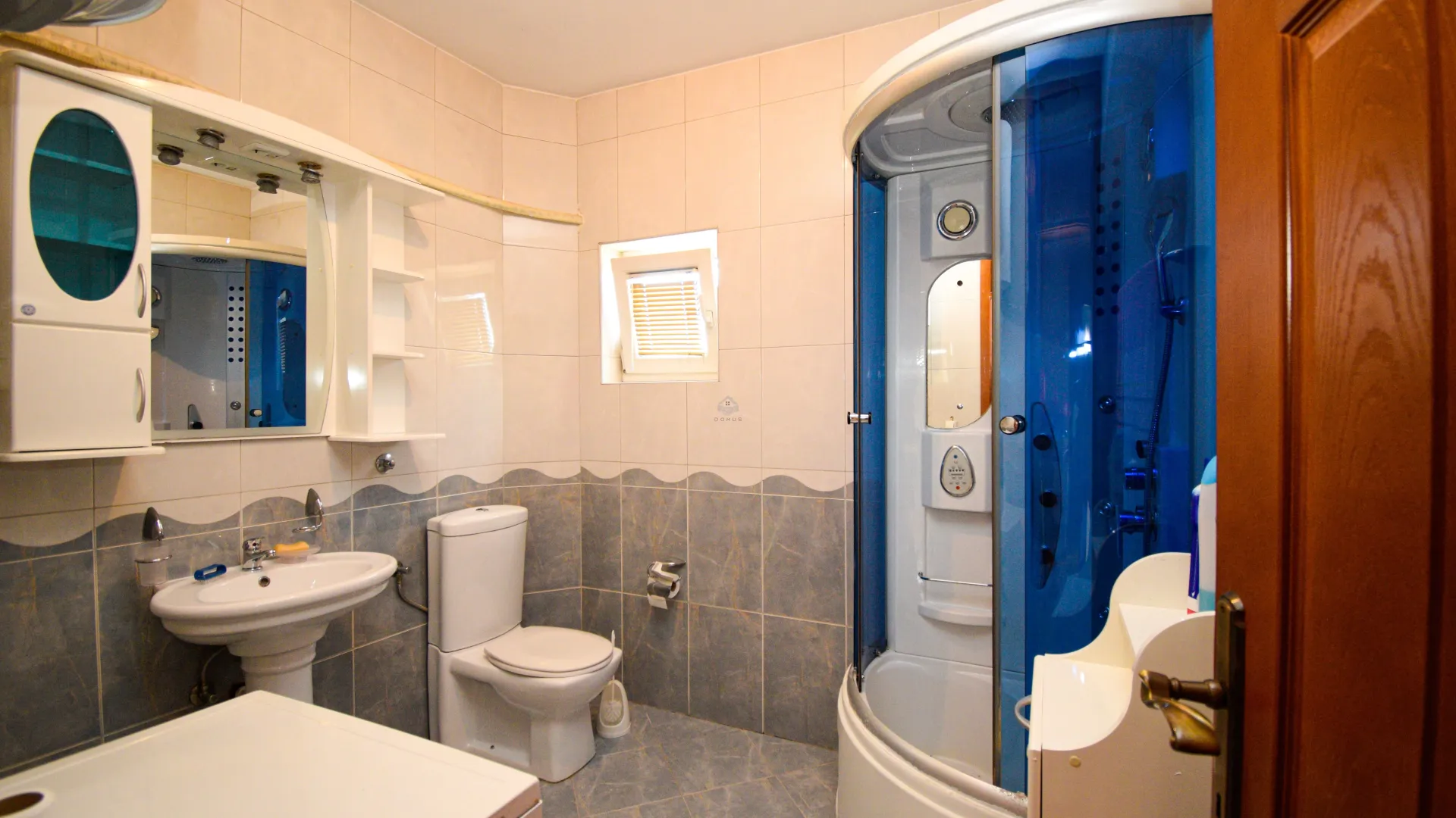 Rent, four bedroom apartment, 180m², Tološi, Podgorica
