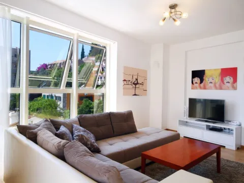 Izdavanje, dvosoban stan, 75m², Centar, Budva - image 14