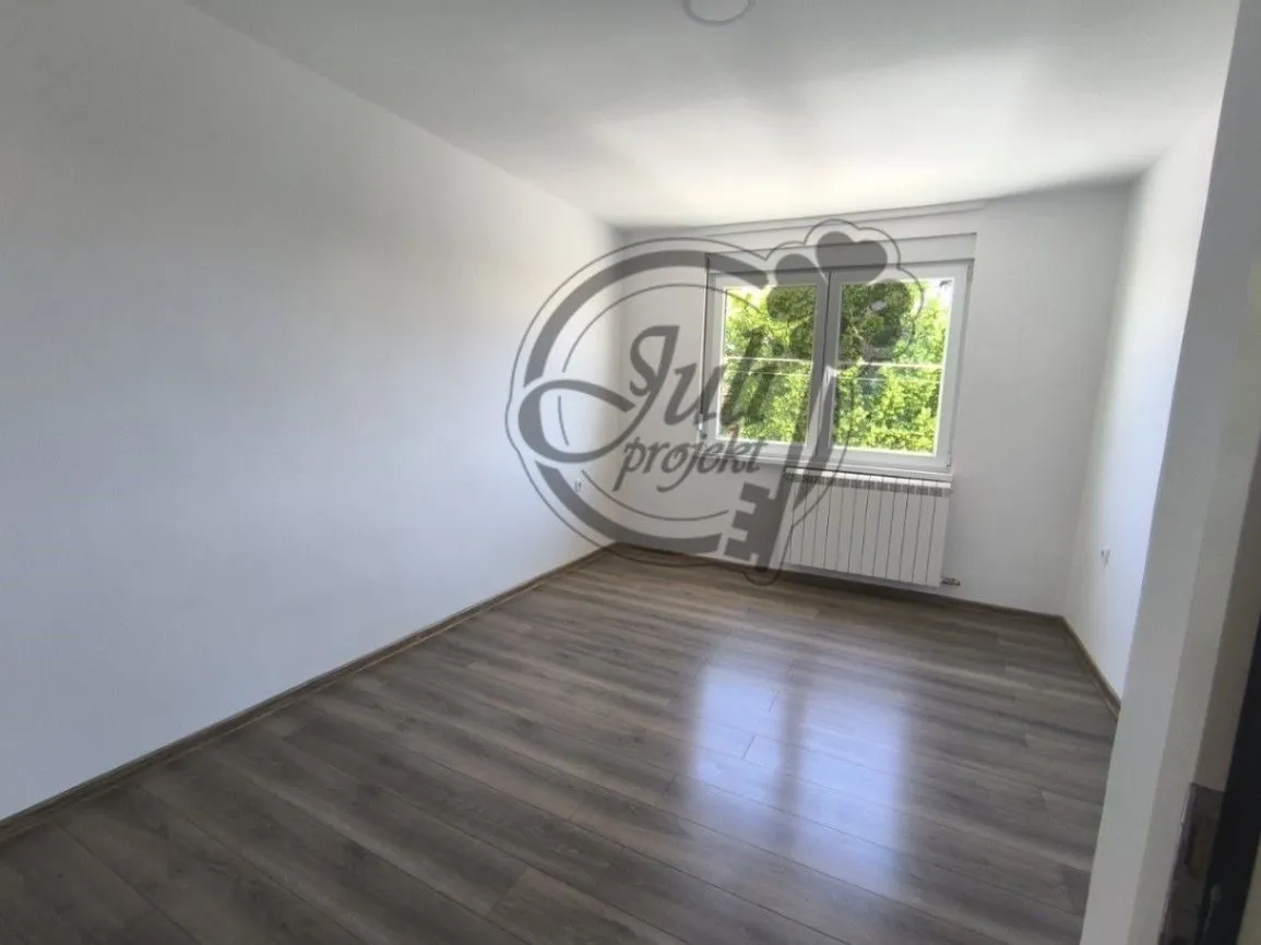 Prodaja, parking/garaža, 139m², Centar, Stara Pazova